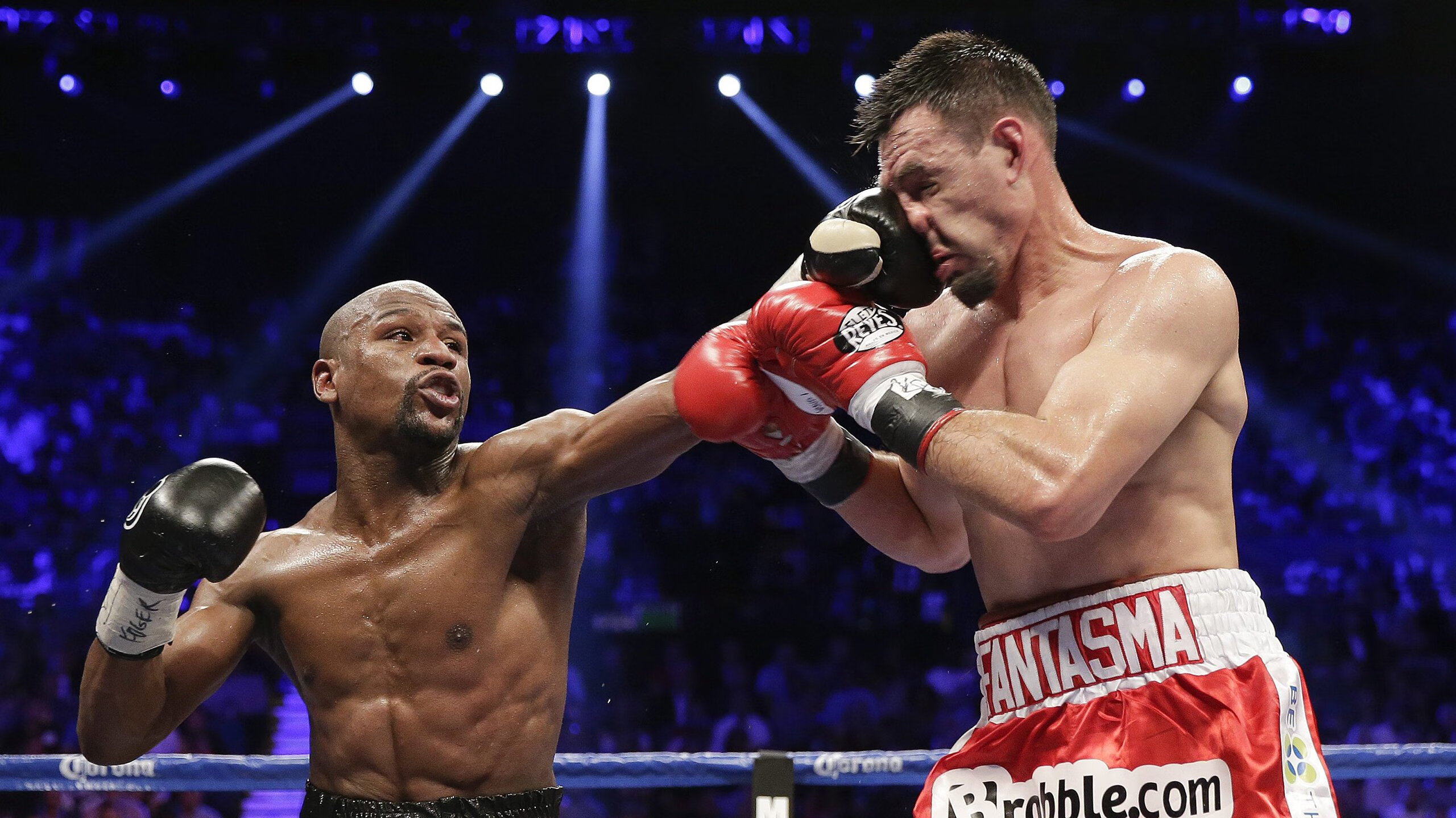 爱游戏ayx官网-里奇·麦考的无畏精神激励了全黑队的一代又一代球员，里奇麦考橄榄球